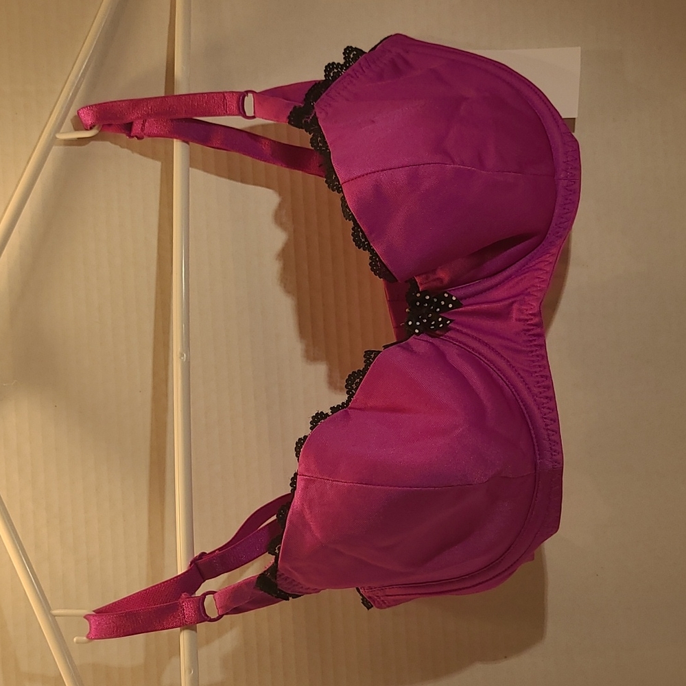34D Victoria's secret bra